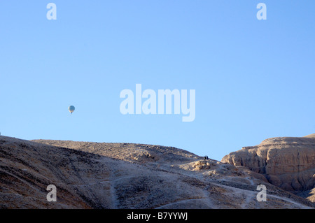 Vol en montgolfière sur la Vallée des Rois à Louxor en Egypte Banque D'Images