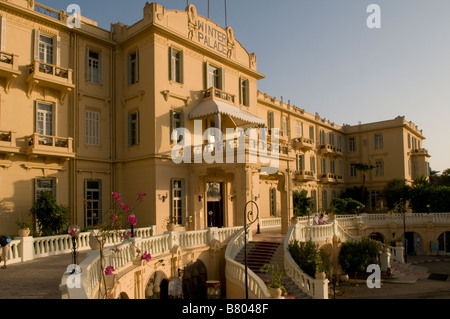 De l'extérieur de style colonial haut de gamme Sofitel Winter Palace Hotel Construit au 19ème siècle dans la ville de Louxor en Egypte du Sud Banque D'Images