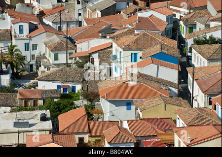 Les maisons sur Ano Vathy (partie ancienne de Samos-Town) Banque D'Images