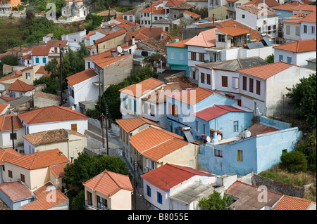 Les maisons sur Ano Vathy (partie ancienne de Samos-Town) Banque D'Images