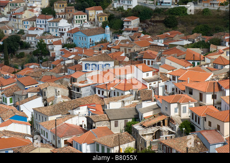 Les maisons sur Ano Vathy (partie ancienne de Samos-Town) Banque D'Images