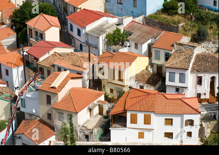 Les maisons sur Ano Vathy (partie ancienne de Samos-Town) Banque D'Images