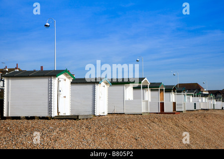 Rangée de cabines de plage en Bexhill on Sea Banque D'Images