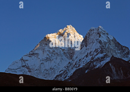 Coucher du soleil sur les montagnes Amadablam vus de Dingboche dans la région de la vallée de Khumbu Everest Népal Banque D'Images