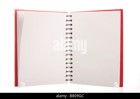 Ordinateur portable ouvert isolé sur blanc avec des pages vides Banque D'Images
