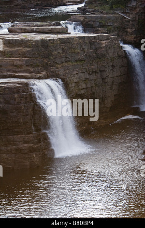 Verser dans les cours d'eau d'une petite rivière dans le nord de New York USA 6 Octobre 2008 RF Banque D'Images