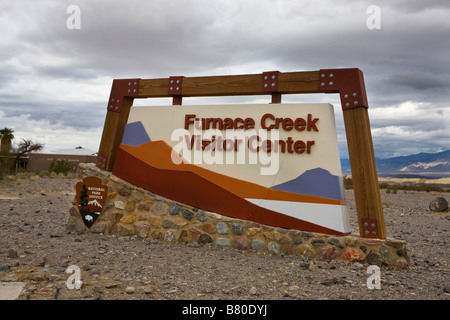 National Park Service signe pour le Furnace Creek Visitor Center de Death Valley National Park Californie Banque D'Images