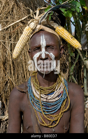 Homme Omovalley Karo Tribal, Éthiopie, Afrique du Sud Banque D'Images