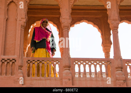 Femme indienne locale à Junagarh Fort Bikaner Rajasthan Inde Banque D'Images