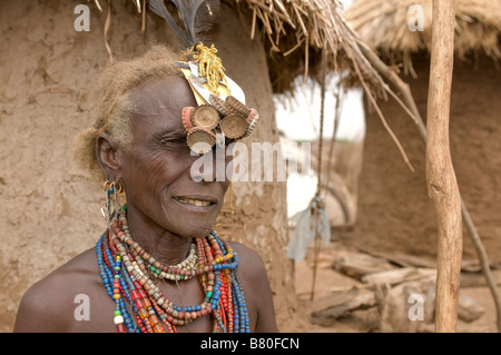 Vieille Femme de la tribu des Dasanech Omovalley Afrique Ethiopie Banque D'Images