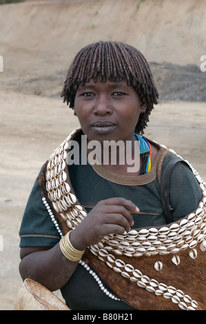 Jeune femme de la tribu tribu Afrique Ethiopie Omovalley Aari Banque D'Images