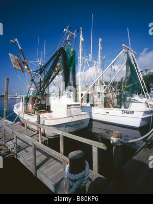 Caroline du Nord - bateaux de crevettes amarré à la mélasse Creek à Southport. Banque D'Images