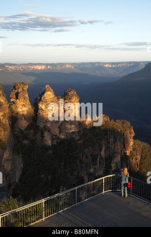 Les trois Sœurs et les touristes à Echo Point Blue Mountains Katoomba, Australie Nouvelle Galles du Sud Banque D'Images