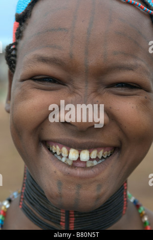 L'Aari femme Omovalley tribal Afrique Ethiopie Banque D'Images