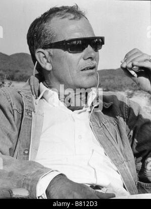 Le Wild Bunch Année : 1969 USA Réalisateur : Sam Peckinpah Sam Peckinpah Shooting photo Banque D'Images