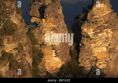 Les touristes et en fin d'après-midi la lumière sur les trois Sœurs Blue Mountains Katoomba Echo Point New South Wales Australie Banque D'Images