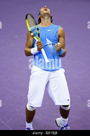 Rafael Nadal célèbre une victoire au cours de la série Master 2008 de Madrid Banque D'Images