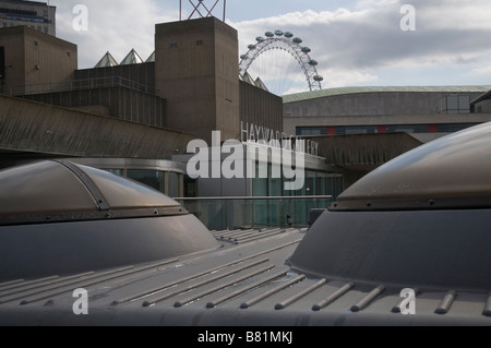 La Hayward Gallery, London Eye et toits de Royal Festival Hall et l'ancien musée de l'image en mouvement, Waterloo, London Banque D'Images