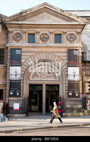 L'entrée principale de la National Portrait Gallery, Londres. Jan 2009 Banque D'Images