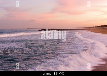 L'aube sur la plage Chambre d'amour à Anglet, France Banque D'Images