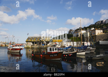 Les bateaux de pêche dans la région de Harbour Mevagissey Cornwall England United Kingdom Banque D'Images