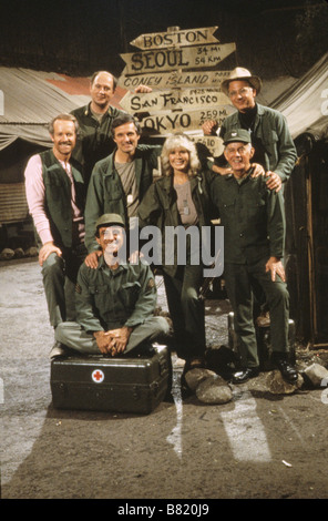 M.A.S.H. Sa part de série TV USA : Hy Averback Directeur Jackie Cooper William Christopher, Jamie Farr, David Ogden Stiers, Harry Morgan, Alan Alda, Loretta Swit, Mike Farrell Banque D'Images