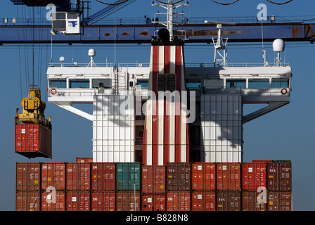 Porte-conteneurs, port de Felixstowe, Suffolk, UK. Banque D'Images