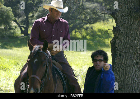 Michael Mayer Michael Mayer Directeur Michael Mayer avec Tim McGraw pendant le tournage / sur l'ensemble du film, Flicka Année : 2006 USA / UK Banque D'Images