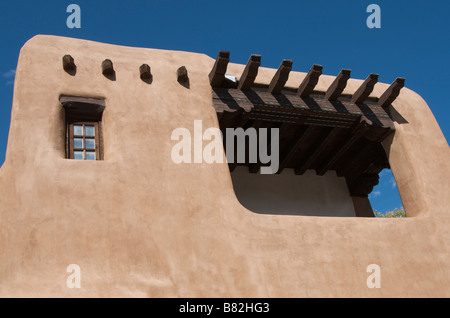 Détail de l'architecture typique d'extérieur adobe Musée des Beaux Arts de Santa Fe New Mexico USA Banque D'Images