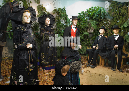 RECRÉÉE SCÈNE DE VIE RURALE AVEC 1900 COSTUMES FOLKLORIQUES ALSACE FRANCE EUROPE Banque D'Images