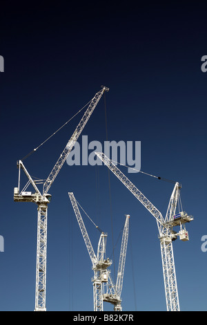 Les grues de construction près de Millwall Dock intérieur Isle of Dogs London Banque D'Images