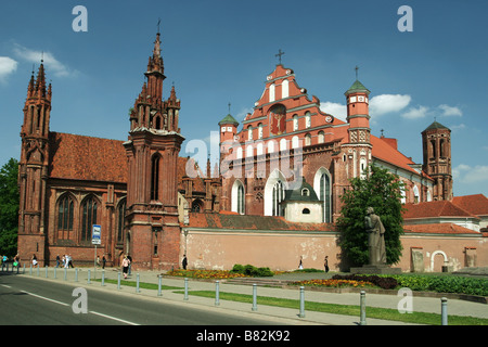Église Sainte-Anne et Eglise franciscaine, Vilnius, Lituanie Banque D'Images