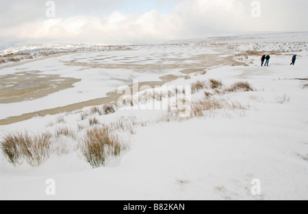 Neige à Keepers étang dans le parc national de Brecon Beacons près de Torfaen Blaenavon South Wales UK Banque D'Images