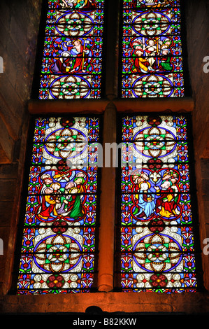 L'église du prieuré dans les ruines historiques de l'ancien prieuré augustinien de St Mary et St Cuthbert à Bolton Abbey, Yorks Banque D'Images