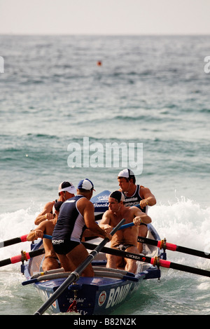 La concurrence Surfboat sur Bondi Beach 2007 Banque D'Images