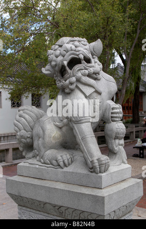 Statue de Lion à l'entrée du jardin chinois de l'amitié à Chinatown, Darling Harbour Banque D'Images