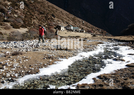 Trekking dans la région de la vallée de Gokyo Népal Banque D'Images