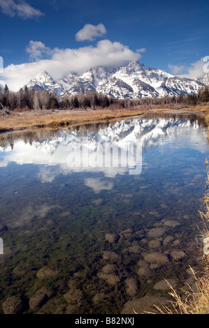 Le Grand Tetons partie de la chaîne de montagnes rocheuses Wyoming rocheuses et la rivière Snake avec Mt. Moran en noir et blanc Banque D'Images