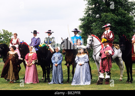 Guerre civile anglaise Equestrian reconstitution historique du 17ème siècle de la ferme chevaux set équitation dressage classique costume homme hommes Banque D'Images