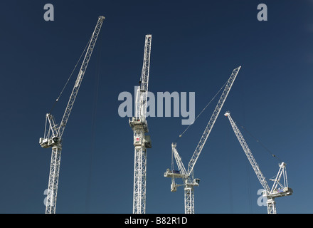 Les grues de construction près de Millwall Dock intérieur Isle of Dogs London Banque D'Images