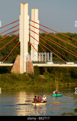 De petites embarcations sur la rivière Bidouze France Banque D'Images