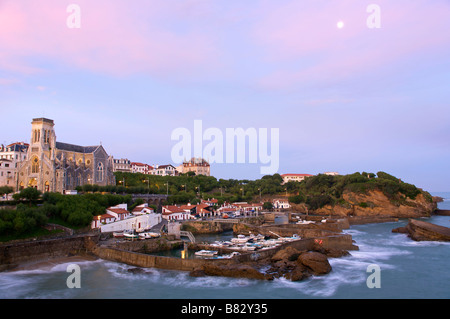 Biarritz Port et église Sainte Eugénie France Banque D'Images