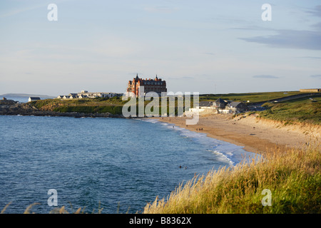 Vue sur la plage de Fistral à Pointe Hotel Newquay Cornwall England United Kingdom Banque D'Images