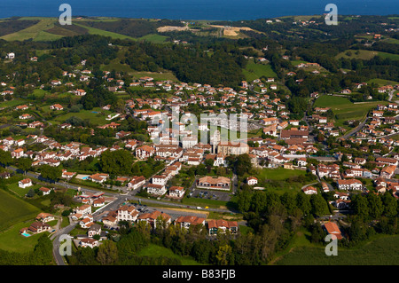 Vue aérienne de la ville d'Urrugne Pays Basque France Banque D'Images