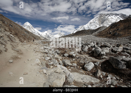 Vue sur la vallée du Khumbu à Duglha entre Nord et Lobuche Banque D'Images