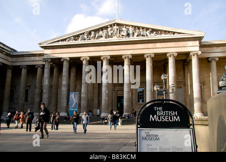 Nommé signe à l'entrée principale de la British Museum, Londres. Jan 2009 Banque D'Images