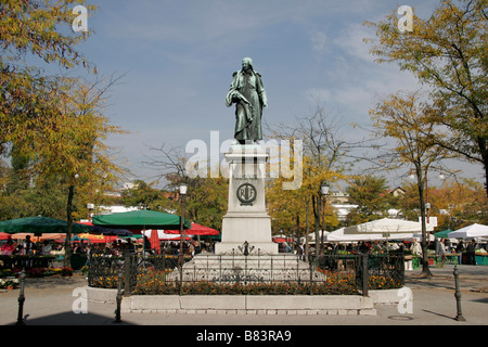 Statue du poète slovène Valentin Vodnik, dans la partie centrale de marché en plein air dans la capitale de Ljubljana, Slovénie Banque D'Images