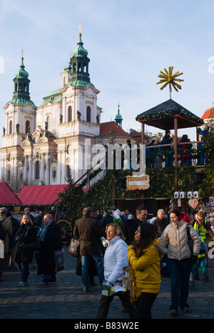 Marché de Noël dans la vieille ville de Prague République Tchèque Europe Banque D'Images