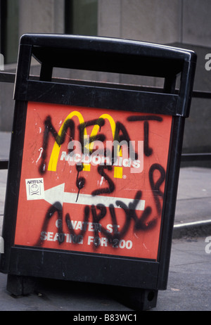 Graffiti sur McDonalds sign Banque D'Images