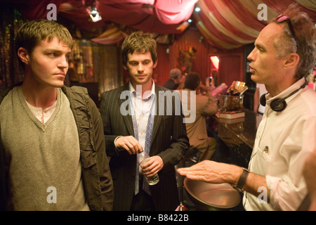 Stephen Surjik Stephen Surjik Réalisateur Stephen Surjik avec Tom Burke et TomRiley sur le tournage du film set / surle JE VEUX Candy Année : 2007 - UK Banque D'Images